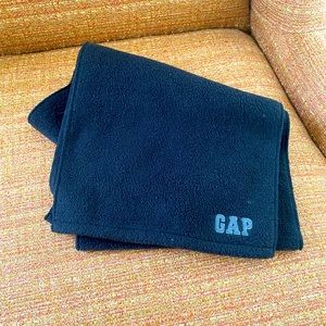 Black mens Gap scarf gently used
